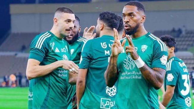 الأهلي يقرر تمديد عقود الثلاثي الأجنبي