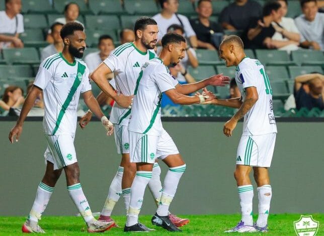 تعليق حماسي من نجم الأهلي قبل معركة النصر