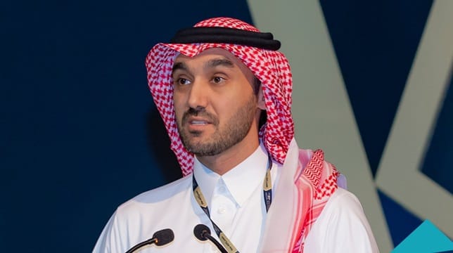 وزير الرياضة يوجه باتخاذ الإجراءات القانونية بعد أزمة السوبر