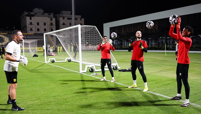 الشهري يعوض بنزيما في تشكيل الاتحاد ضد الفتح.. وعودة رايكوفيتش