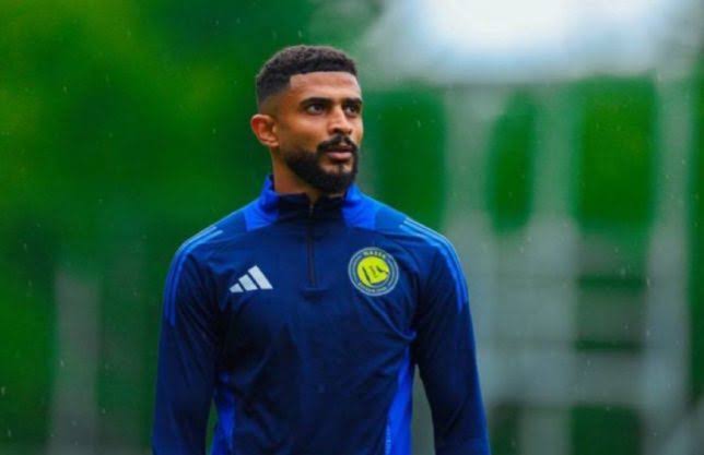 النصر يتجه لضم مدافع الشباب لتعويض العمري