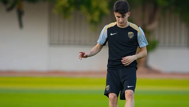 دومبيا يطيح بهيرنانديز خارج الاتحاد