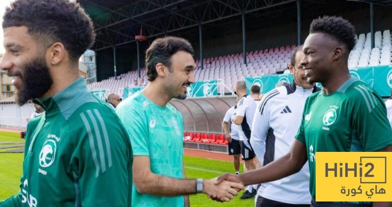 وزير الرياضة يزور معسكر المنتخب السعودي في براغ